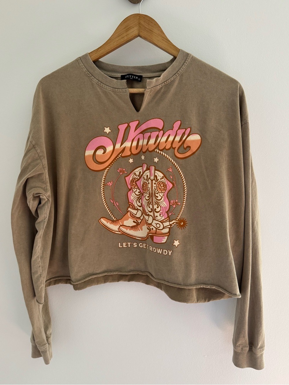 western howdy graphic cropped long sleeve tee